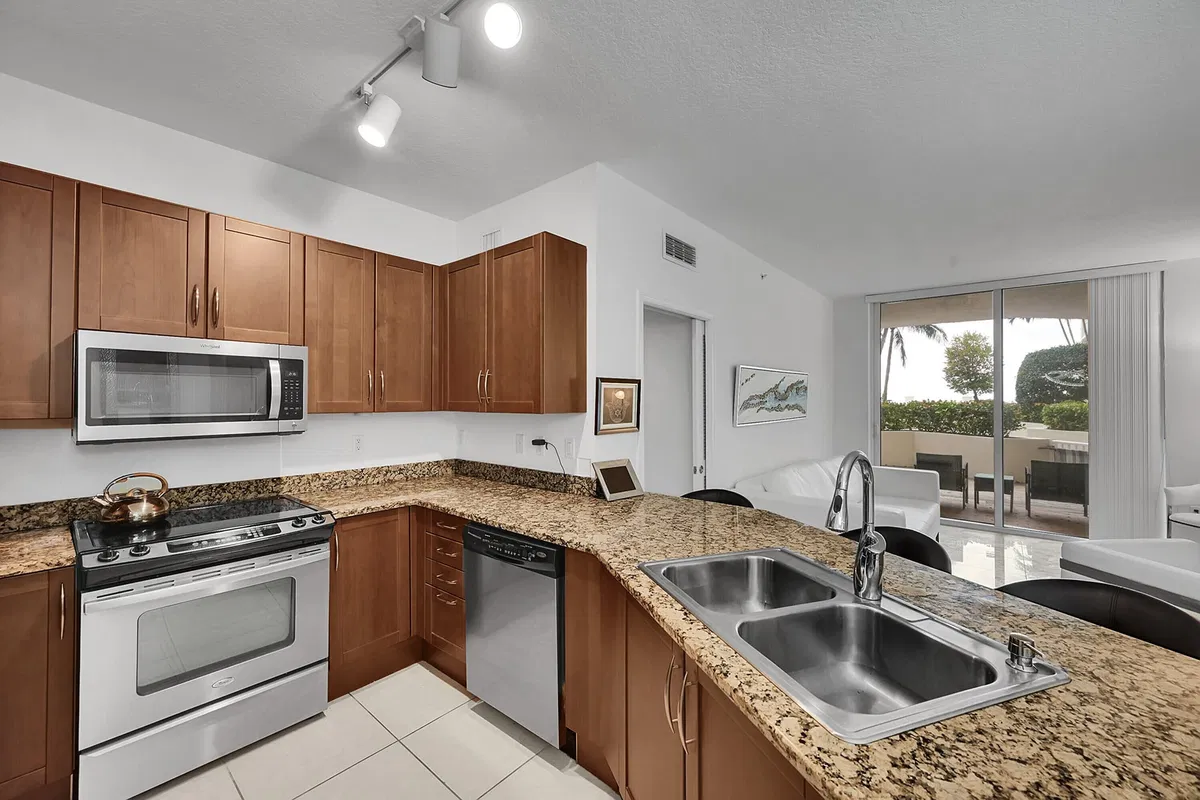 Unit 508 photo 13