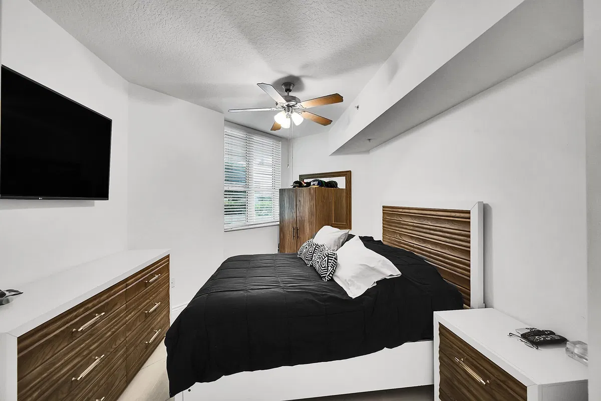 Unit 508 photo 16