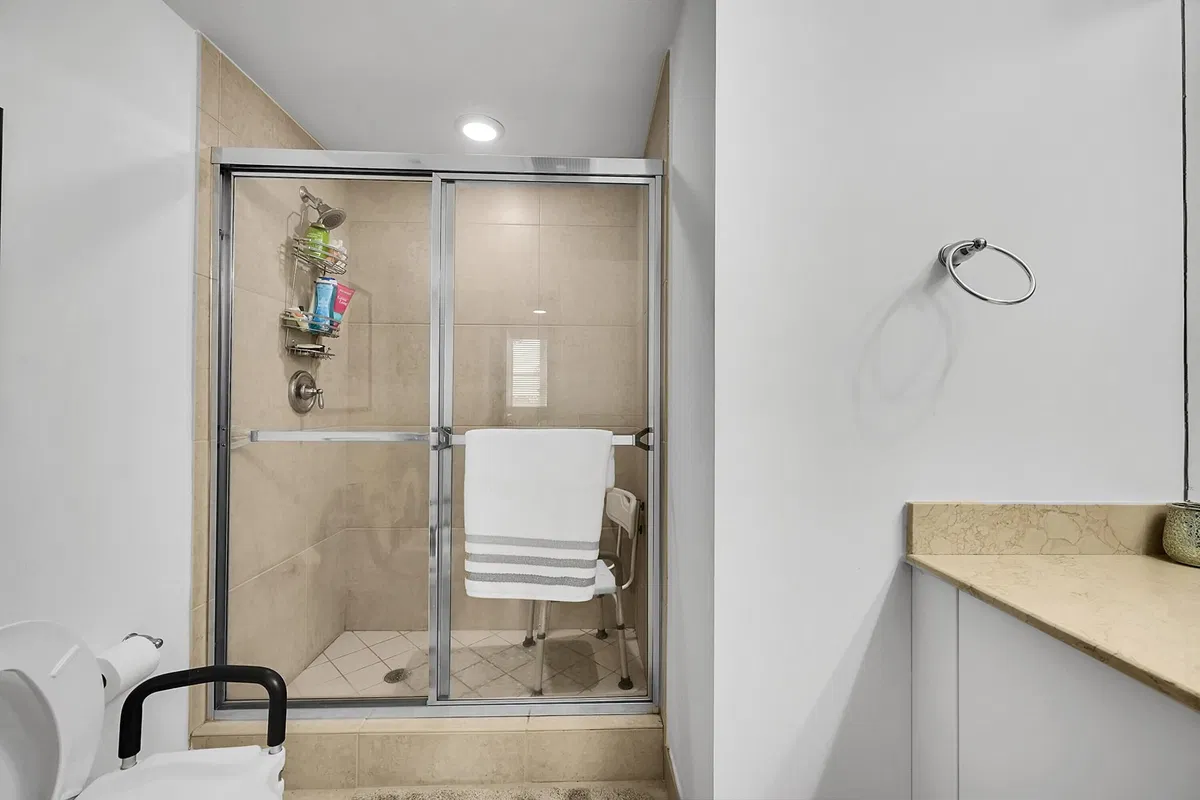 Unit 508 photo 25