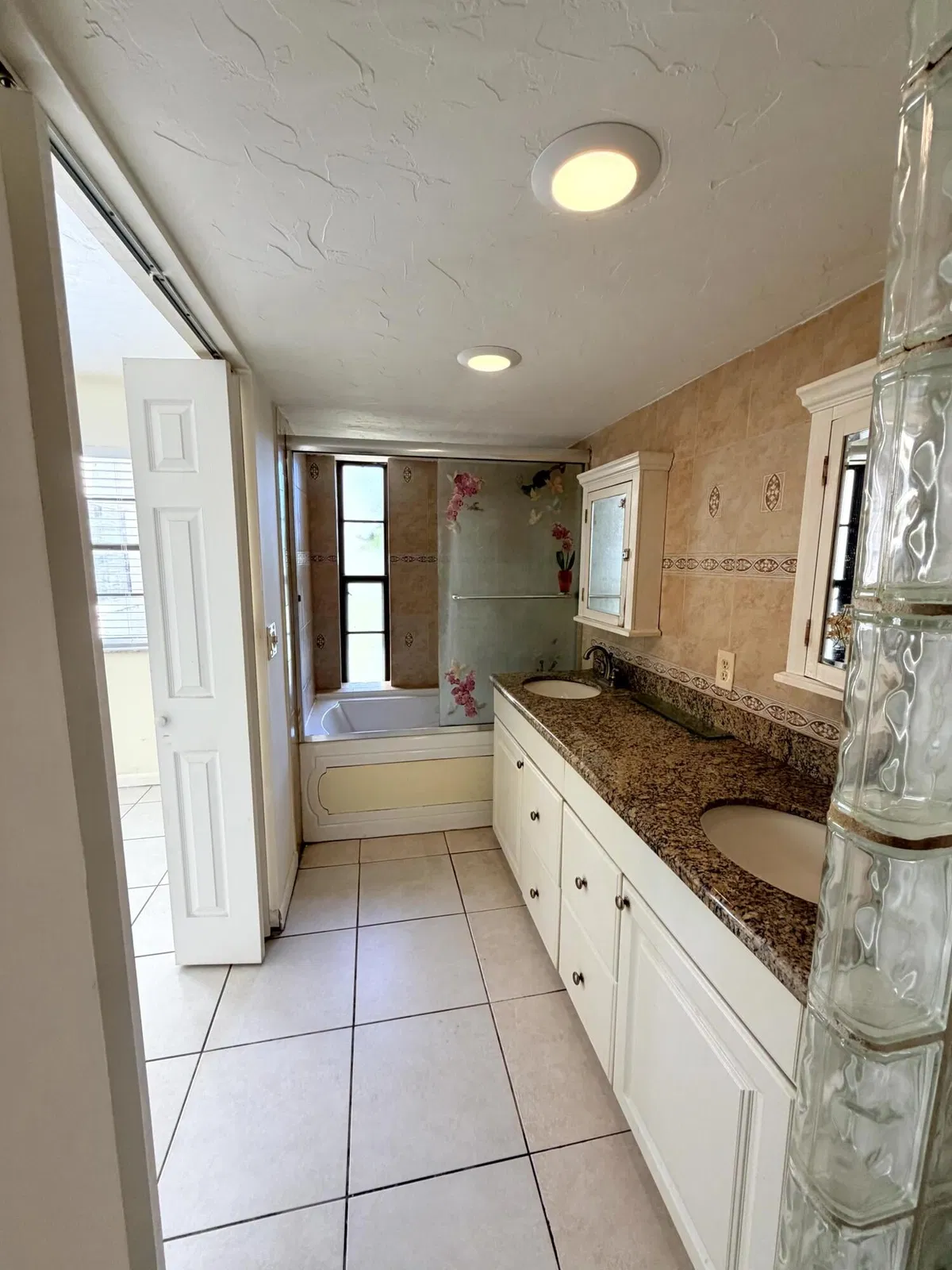 Unit 107 photo 10