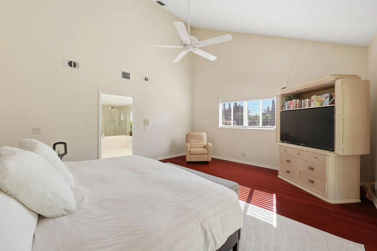  Residence photo 34