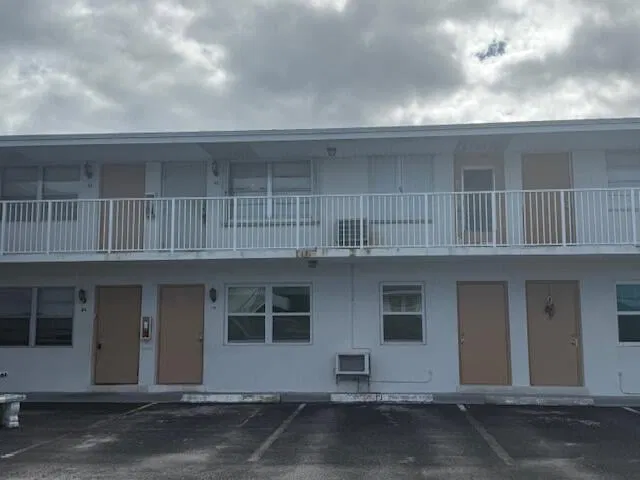 Unit 19 photo 13