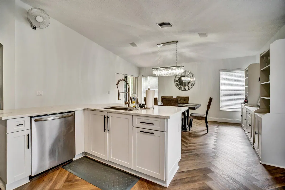  Residence photo 28