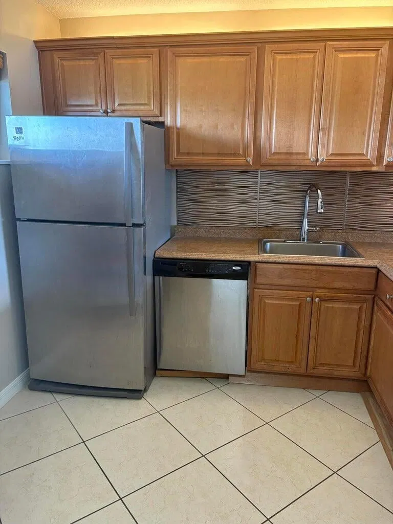 Unit 304 photo 4
