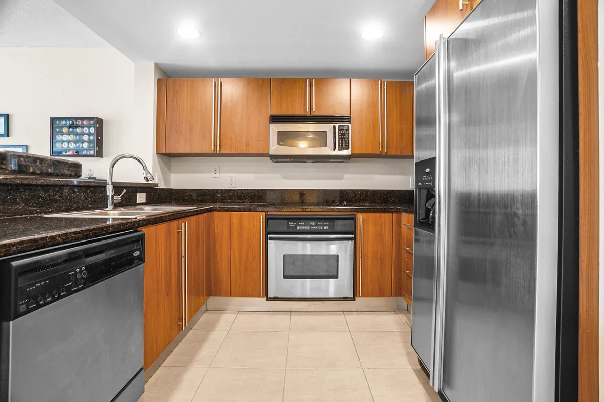610 Clematis Unit 611 photo 10