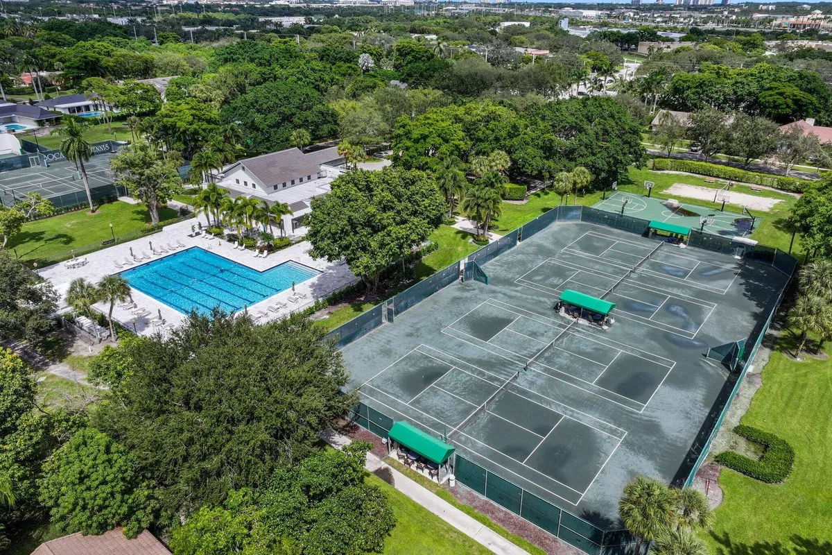 Boca Bath & Tennis Residence photo 7