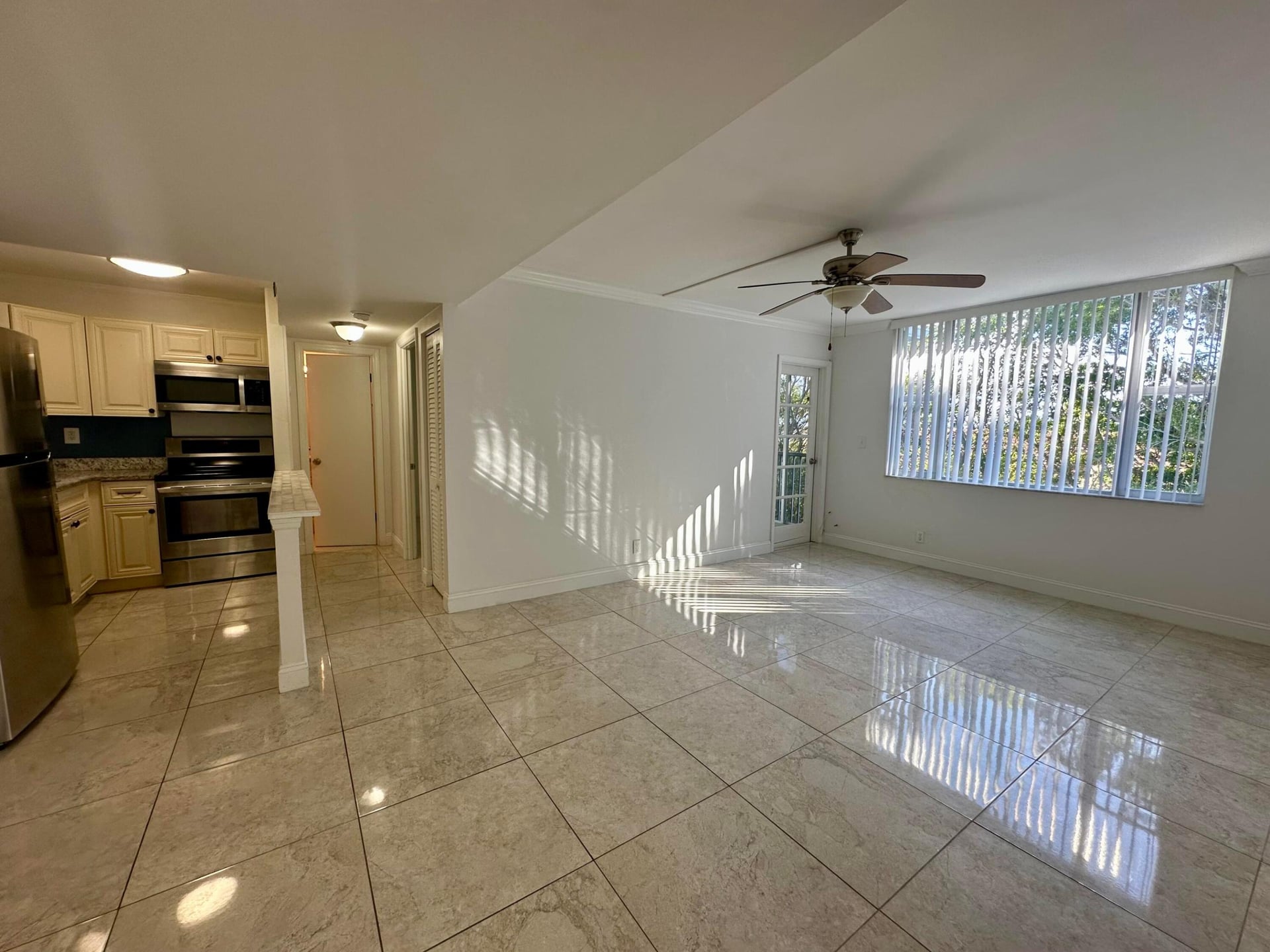 Unit 417 photo 7