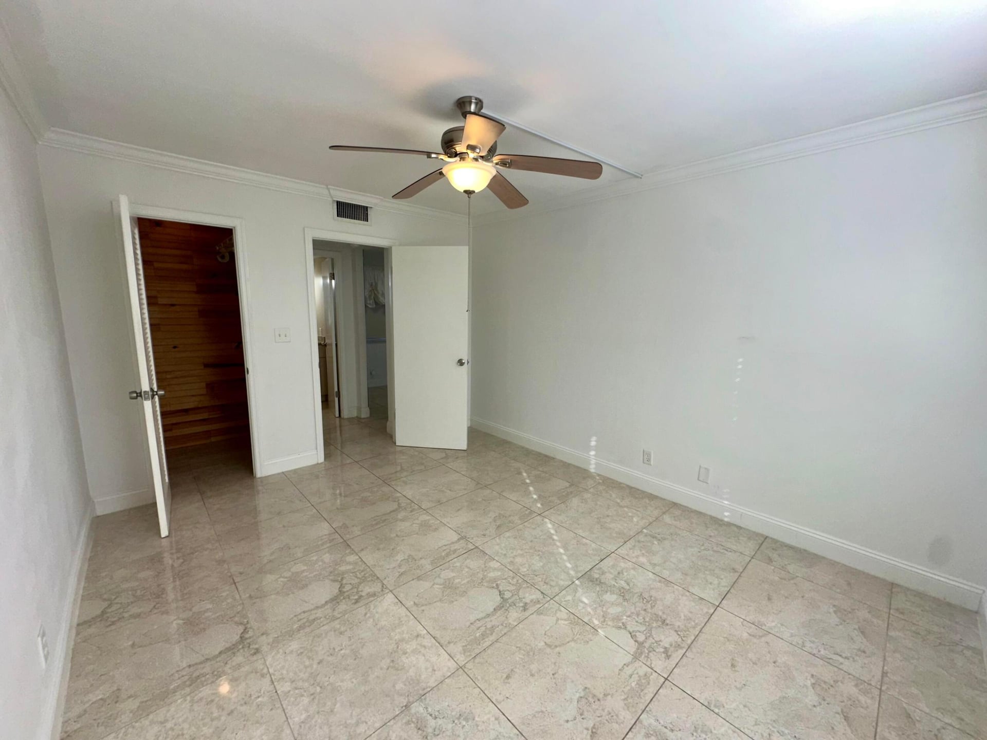 Unit 417 photo 13