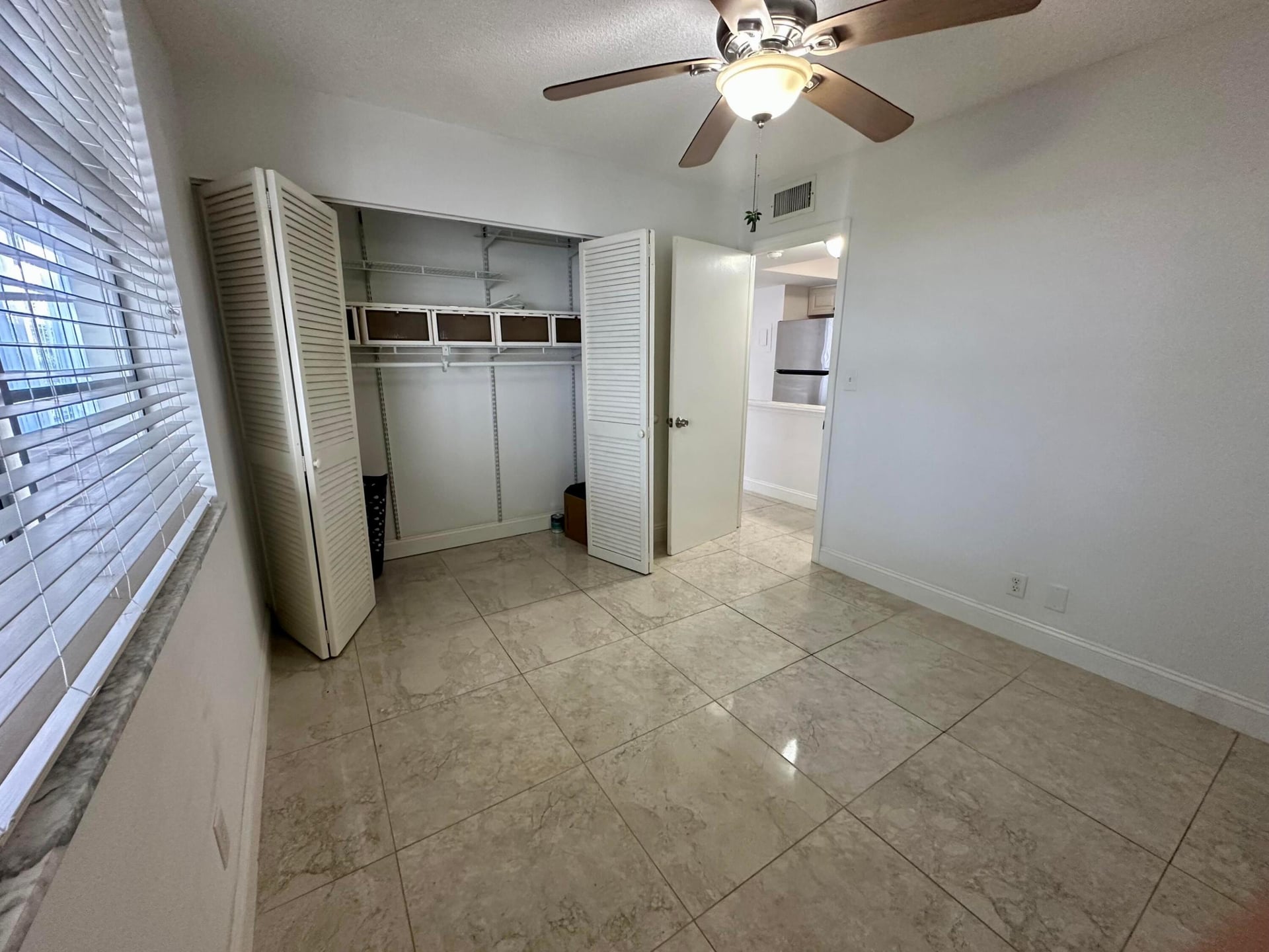 Unit 417 photo 16