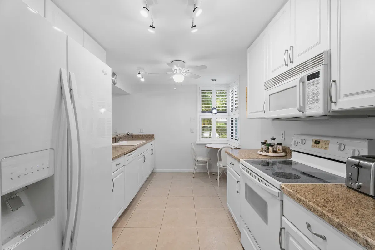 Unit 8-107 photo 16
