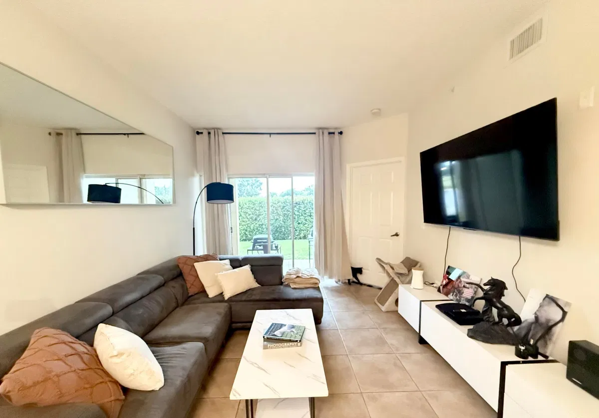 Unit 508 photo 4