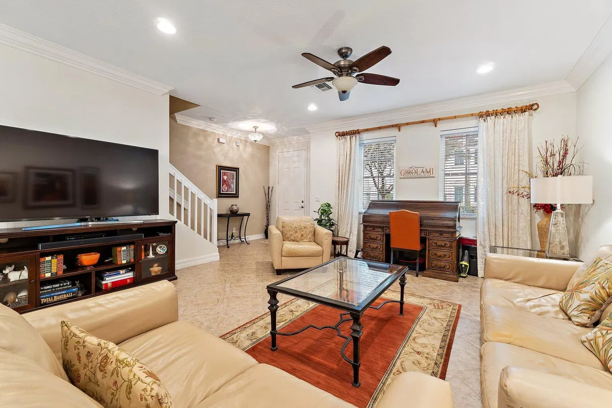 Canterbury Place Residence photo 16