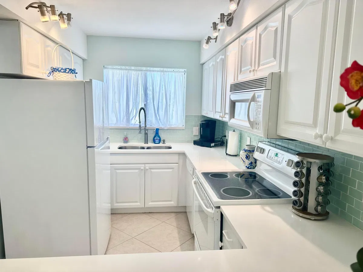 Unit 301 photo 25