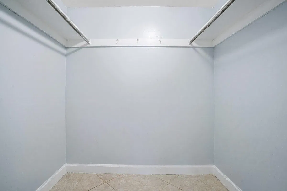 Unit 802 photo 16