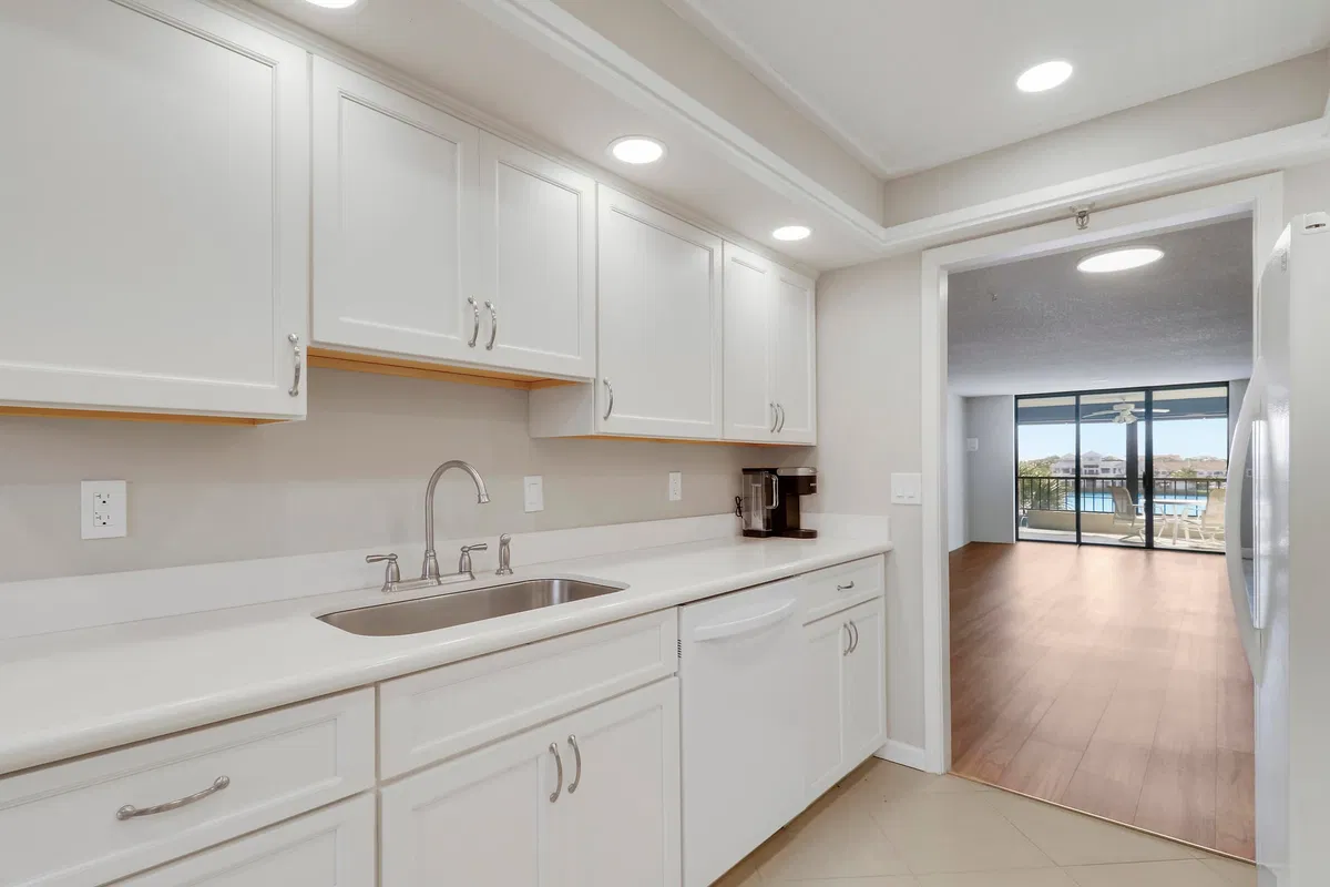 Unit 417 photo 10
