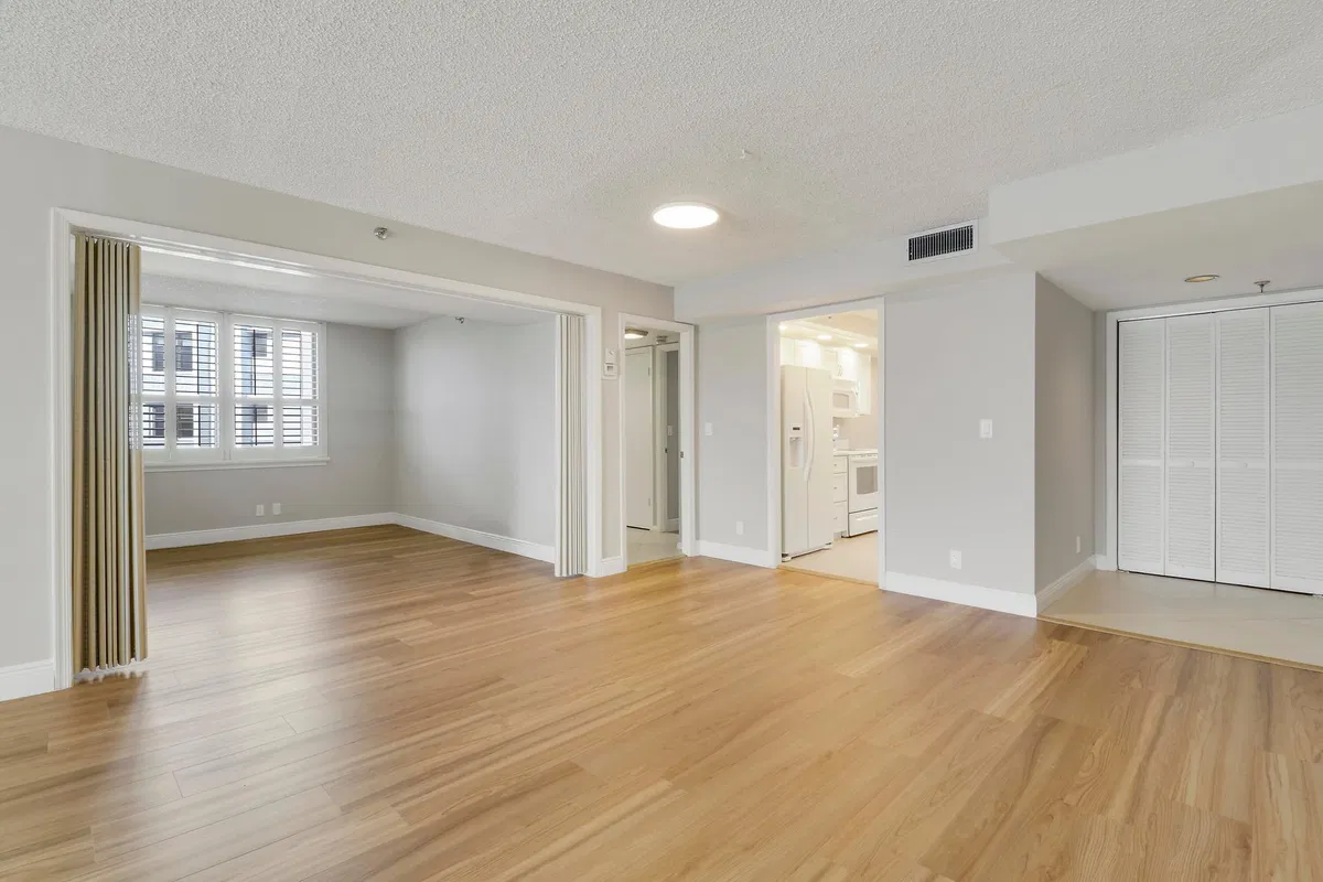 Unit 417 photo 13