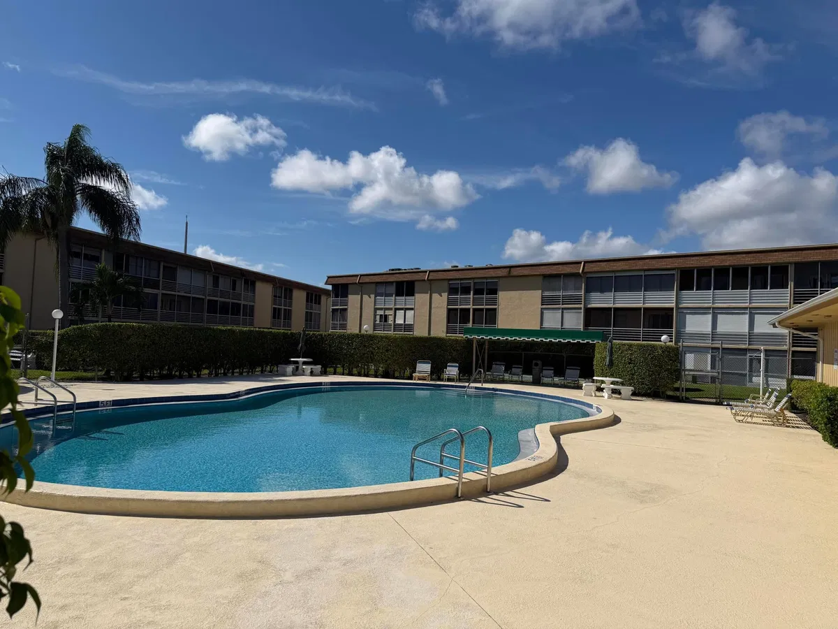Unit 312 photo 28