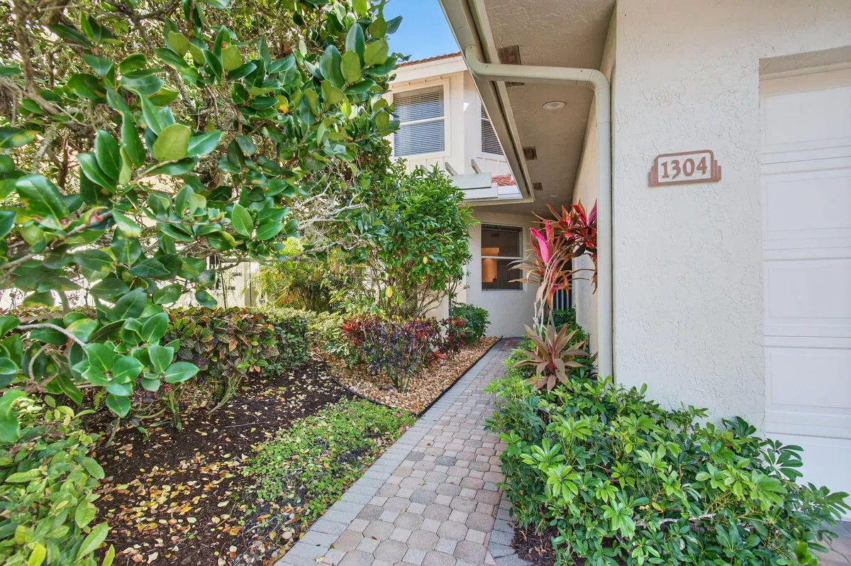 Unit 1304 photo 4