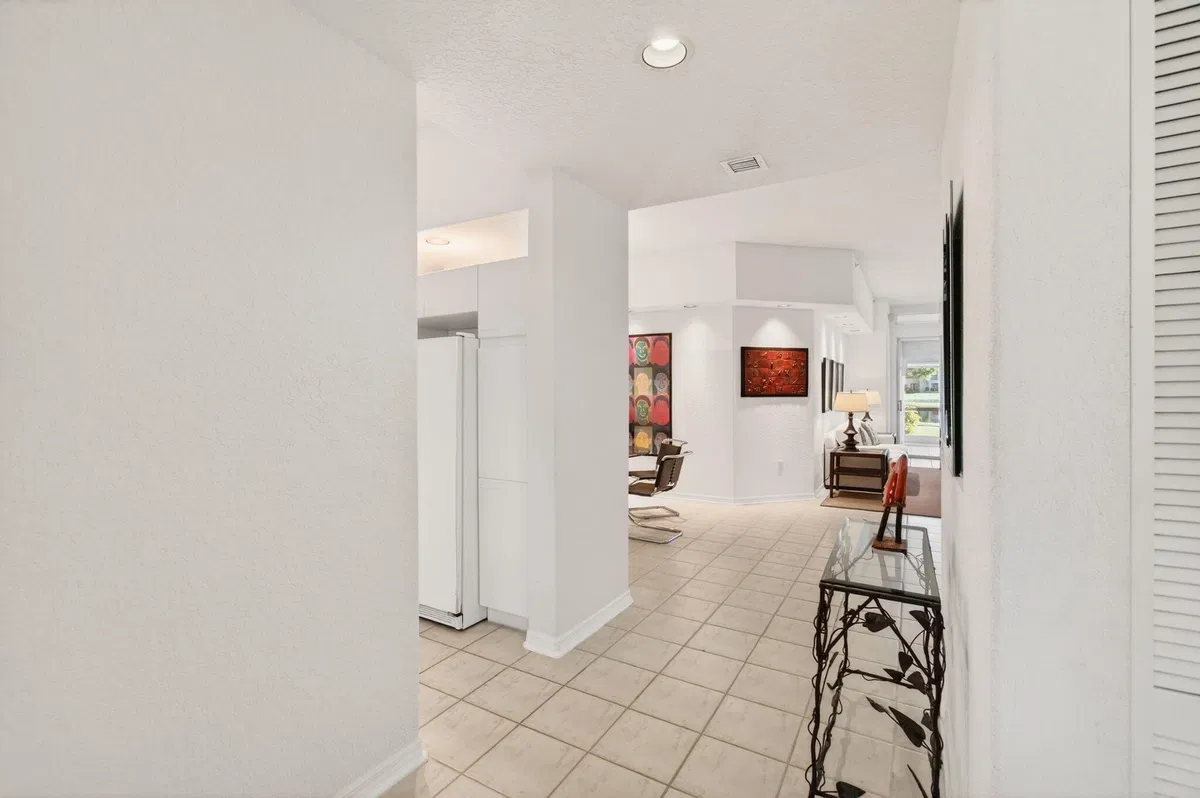 Unit 1304 photo 7