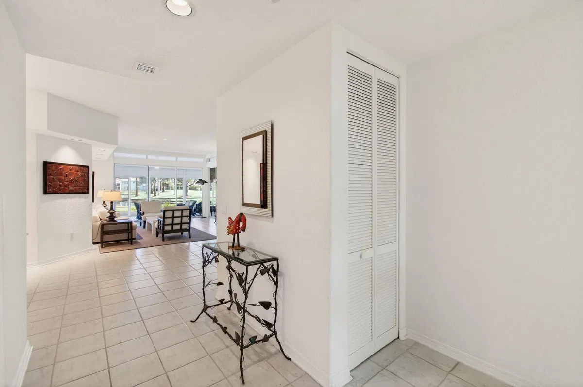 Unit 1304 photo 13