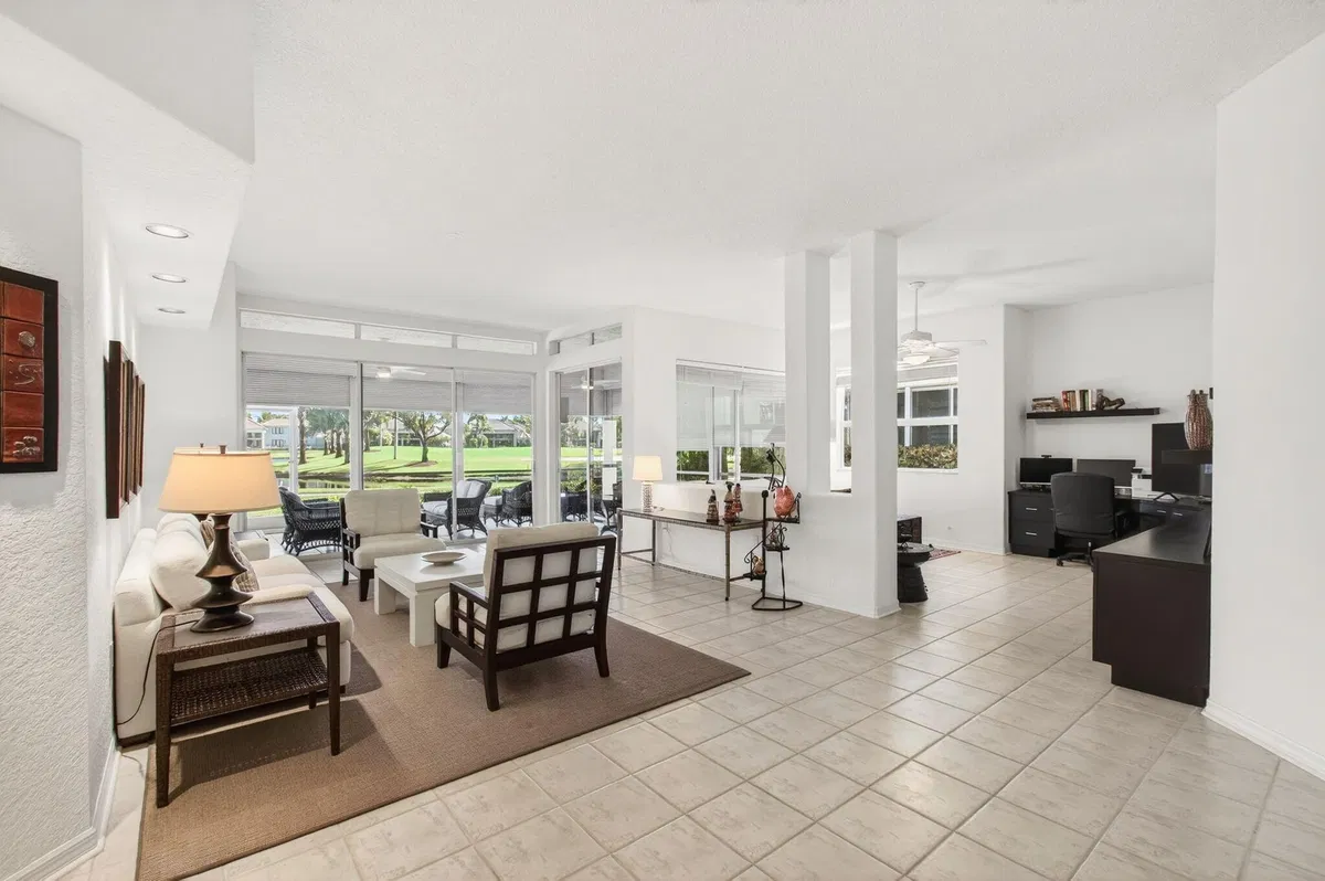 Unit 1304 photo 16