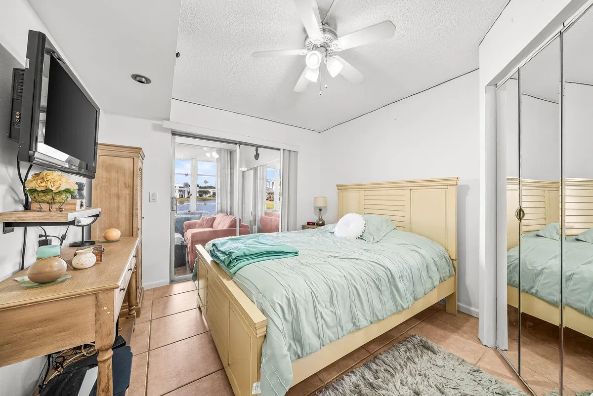 Residence photo 16