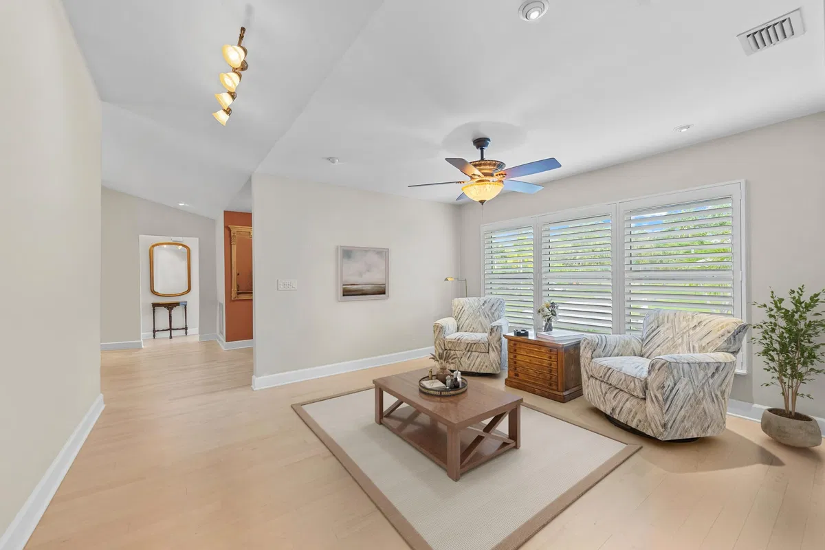  Residence photo 22