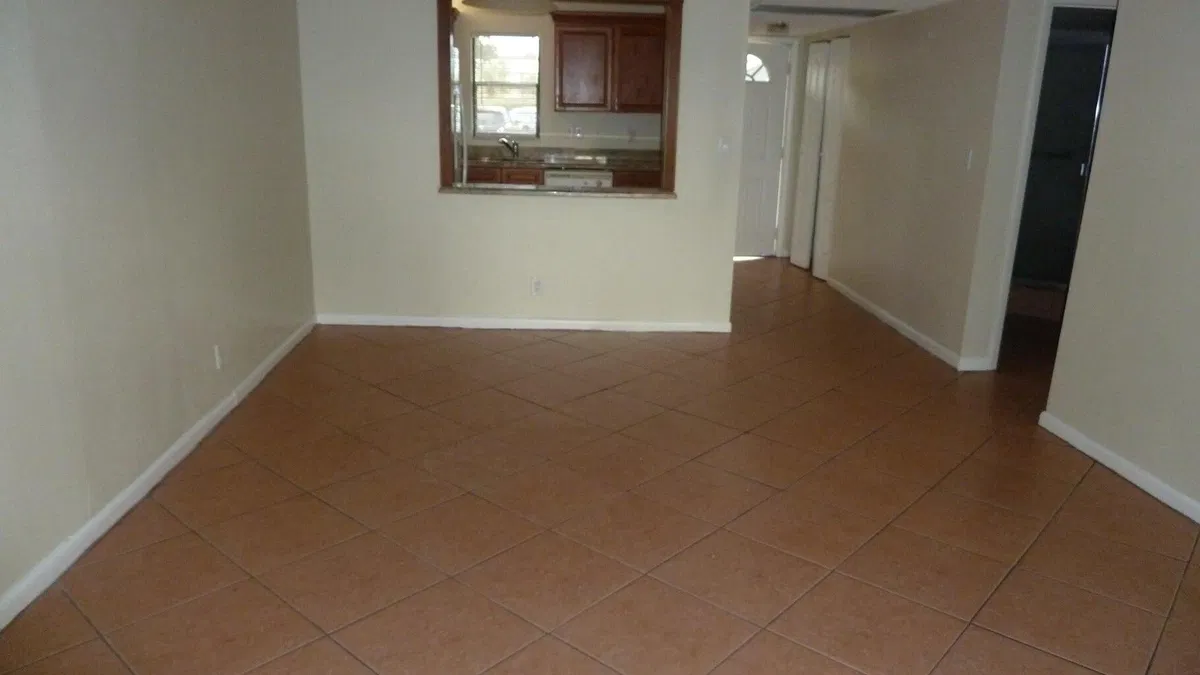Unit 103 photo 4