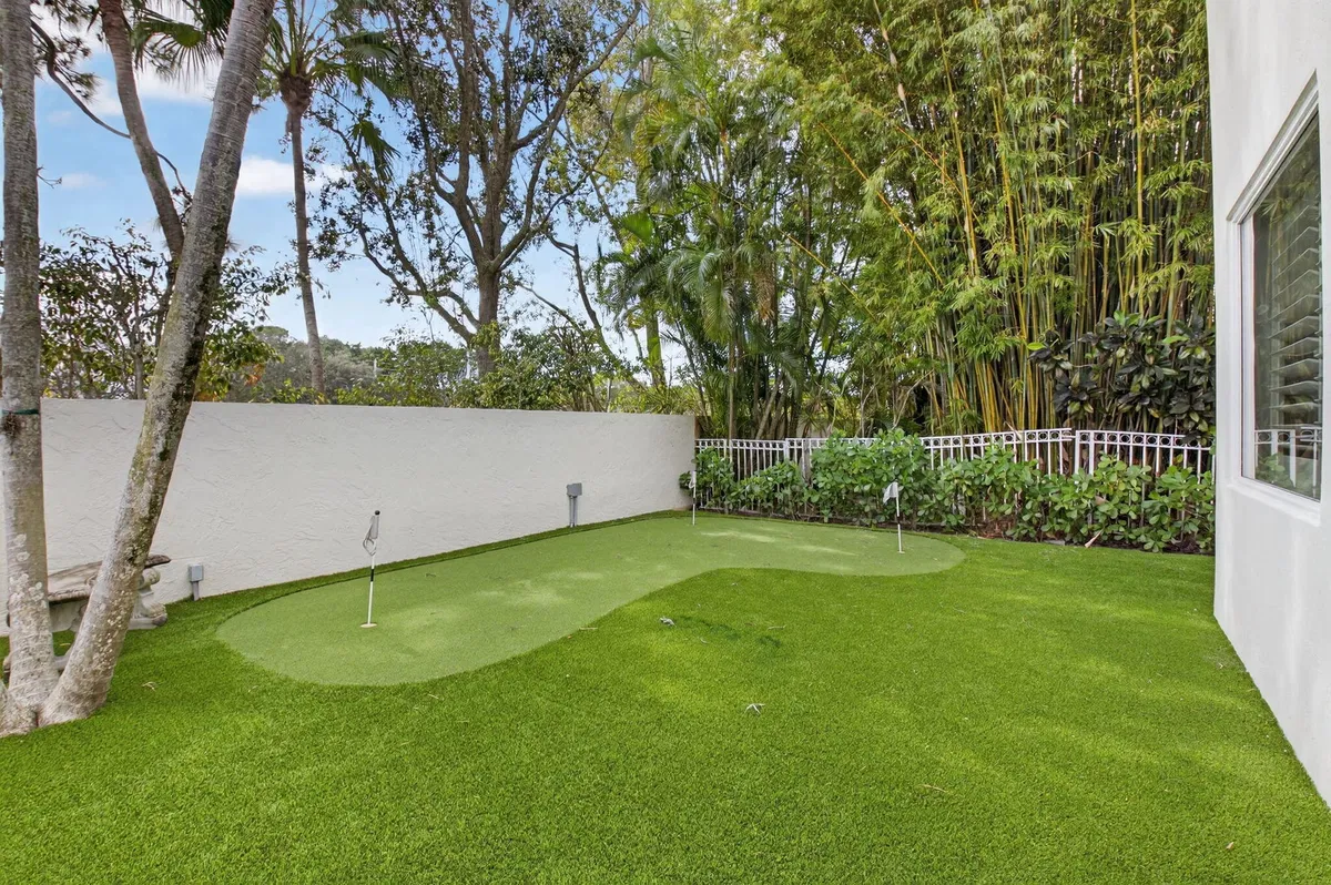Woodfield Country Club Residence photo 37