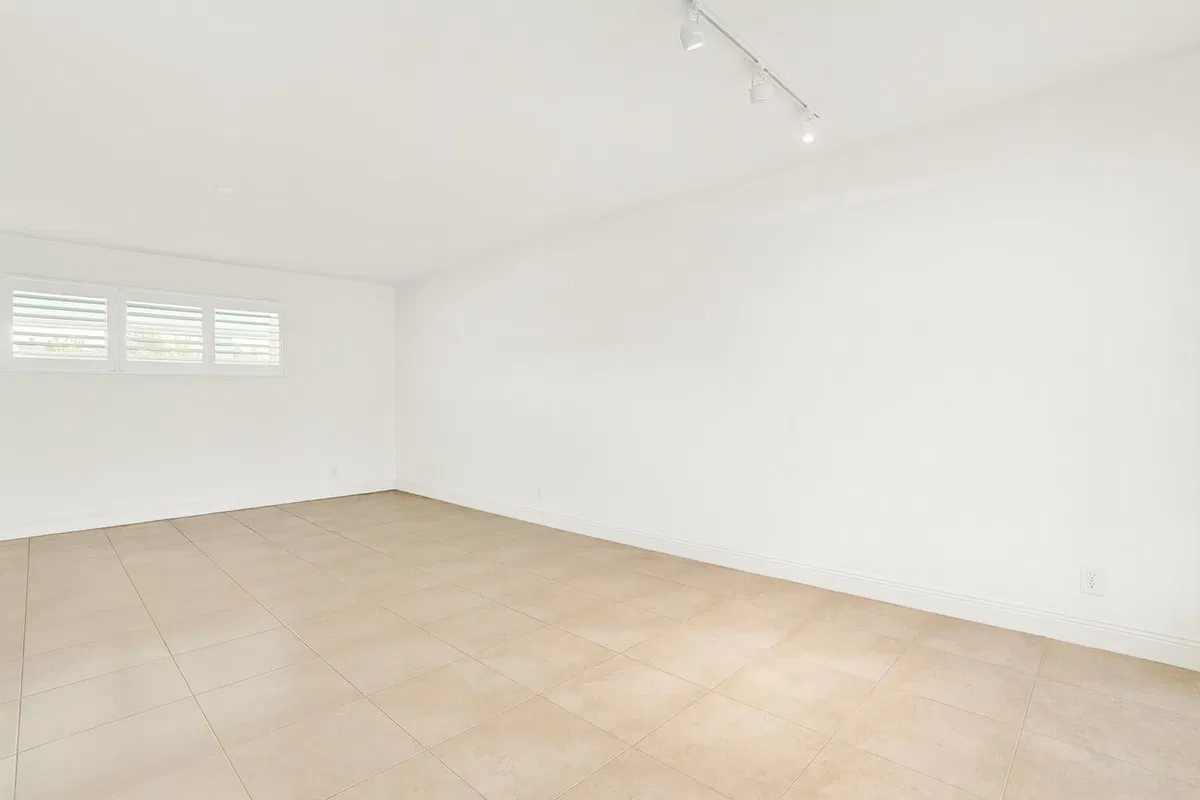 Unit 203 photo 10