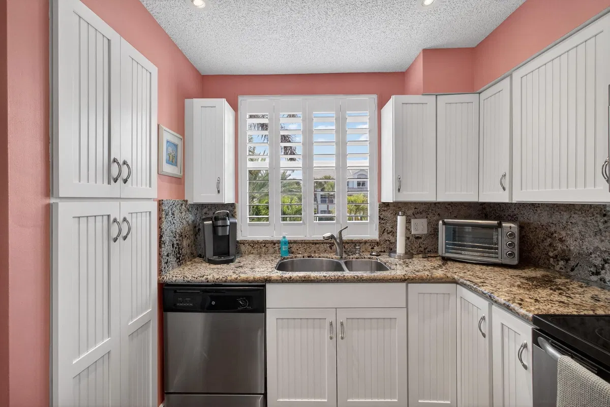  Residence photo 25