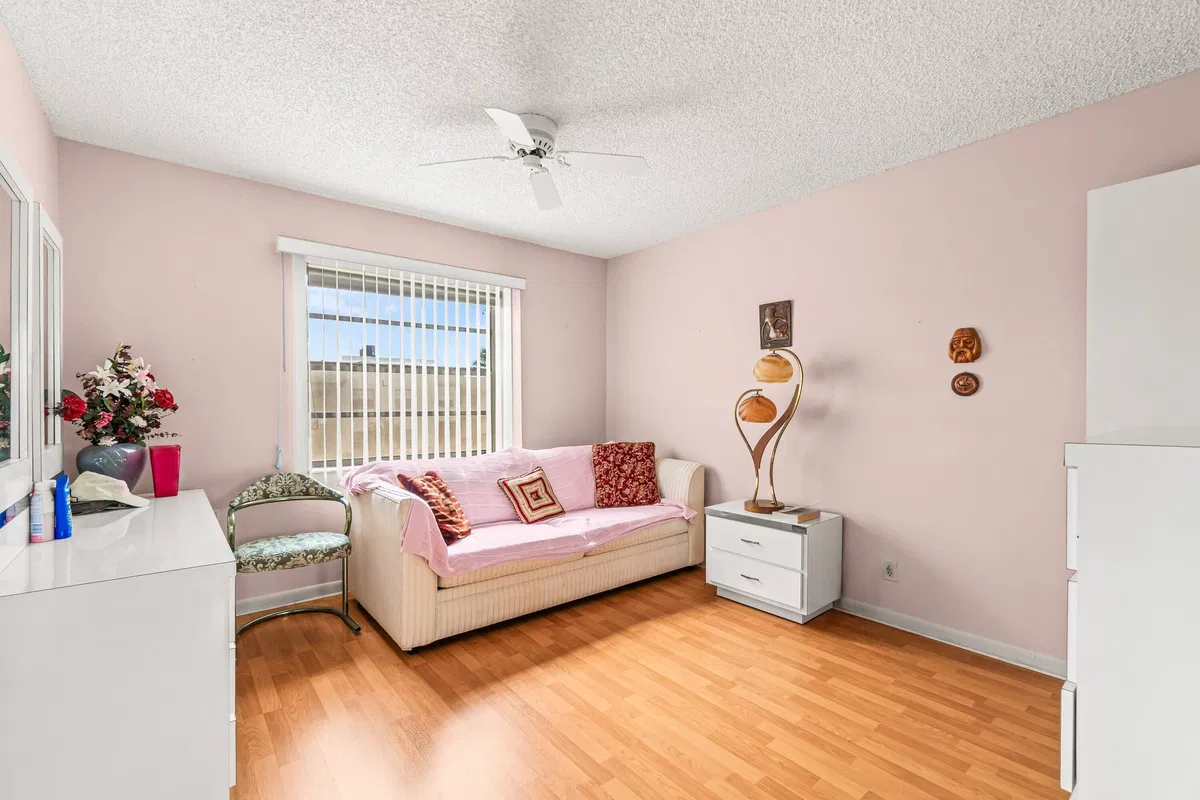 Unit 508 photo 19