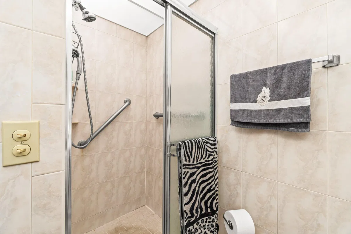 Unit 508 photo 22