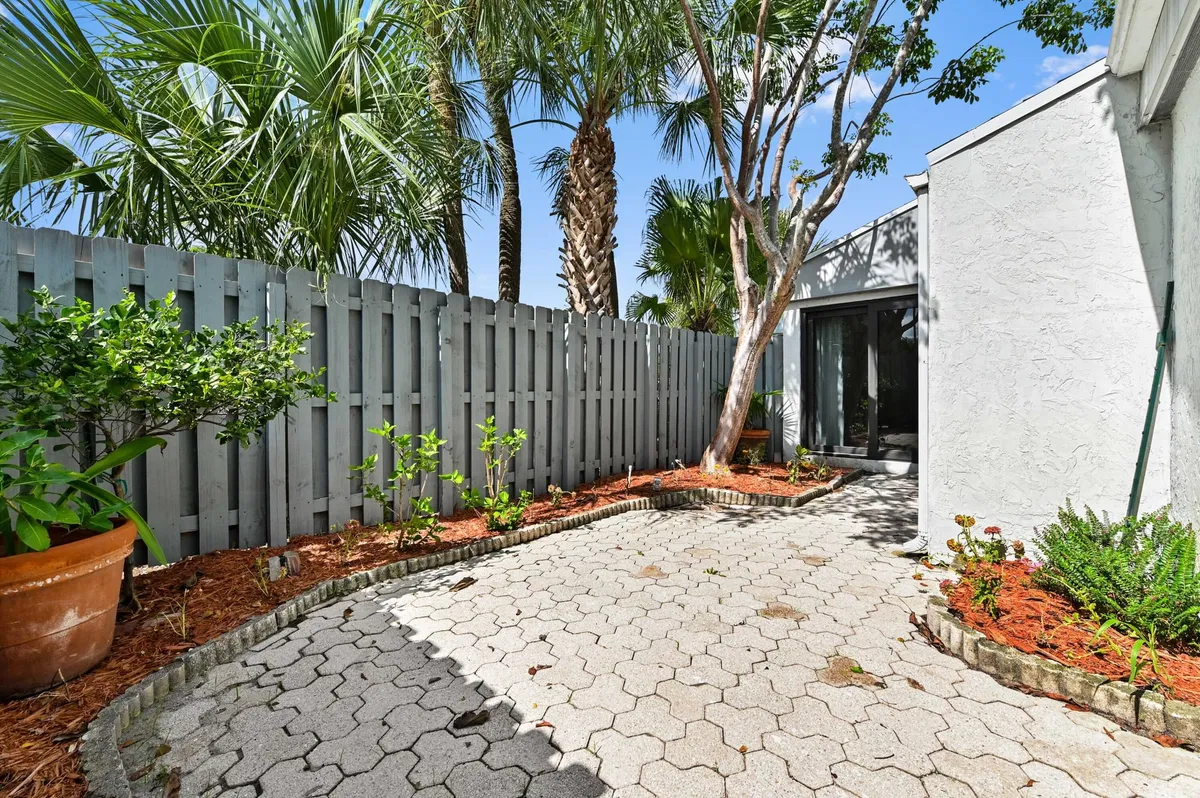  Residence photo 7