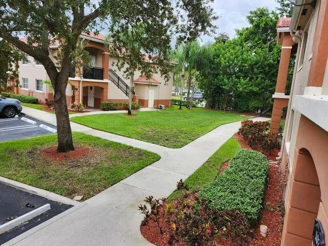 Unit 202 photo 4