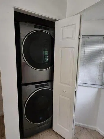 Unit 202 photo 13