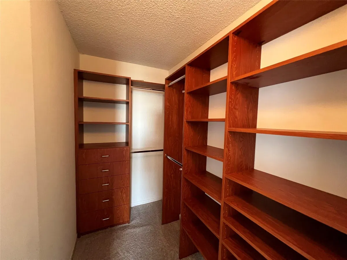 Unit 422 photo 34