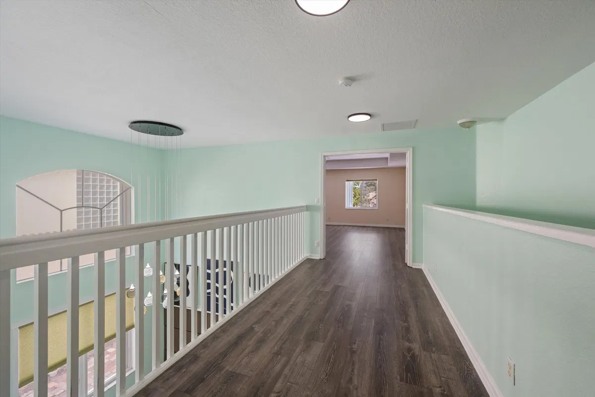  Residence photo 16
