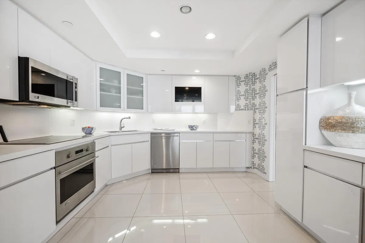 Sloan's Curve Palm Beach Unit Ph 607n photo 13