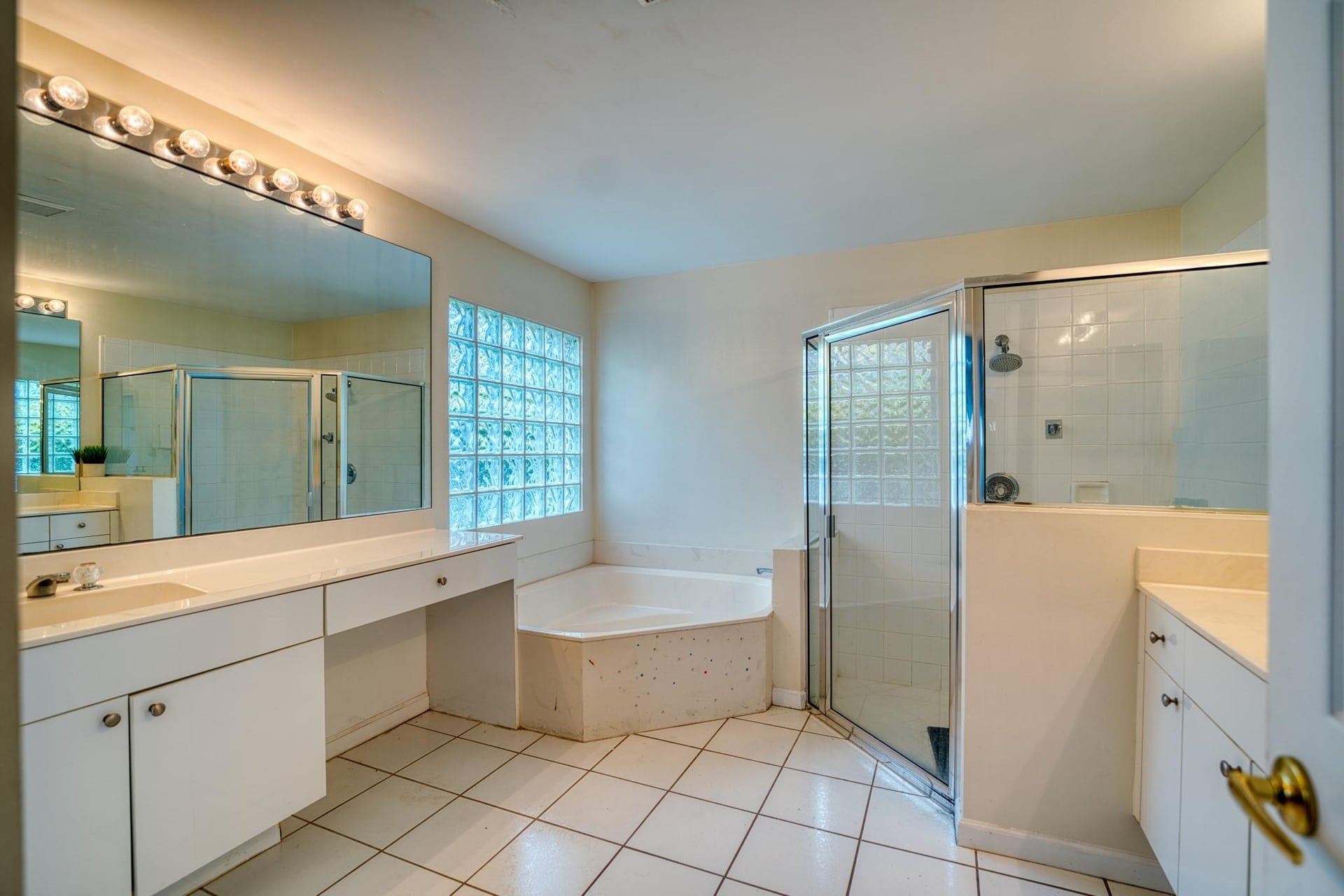 Residence photo 19