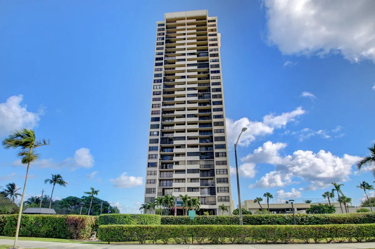 Palm Beach House Unit 307 photo 4