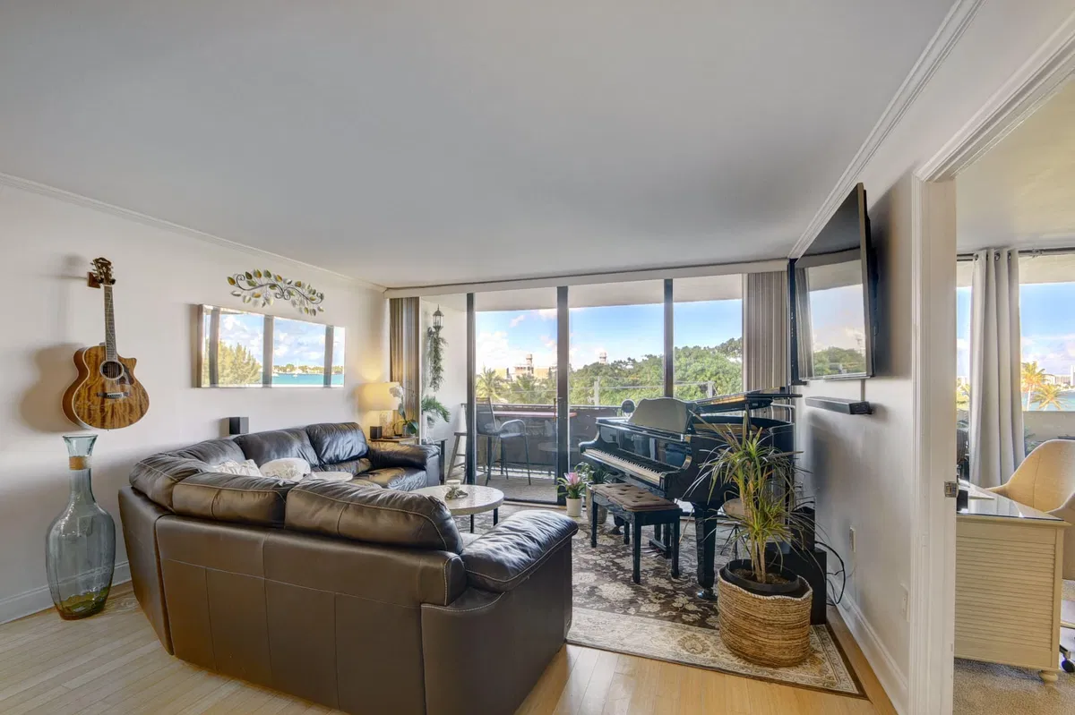 Palm Beach House Unit 307 photo 10
