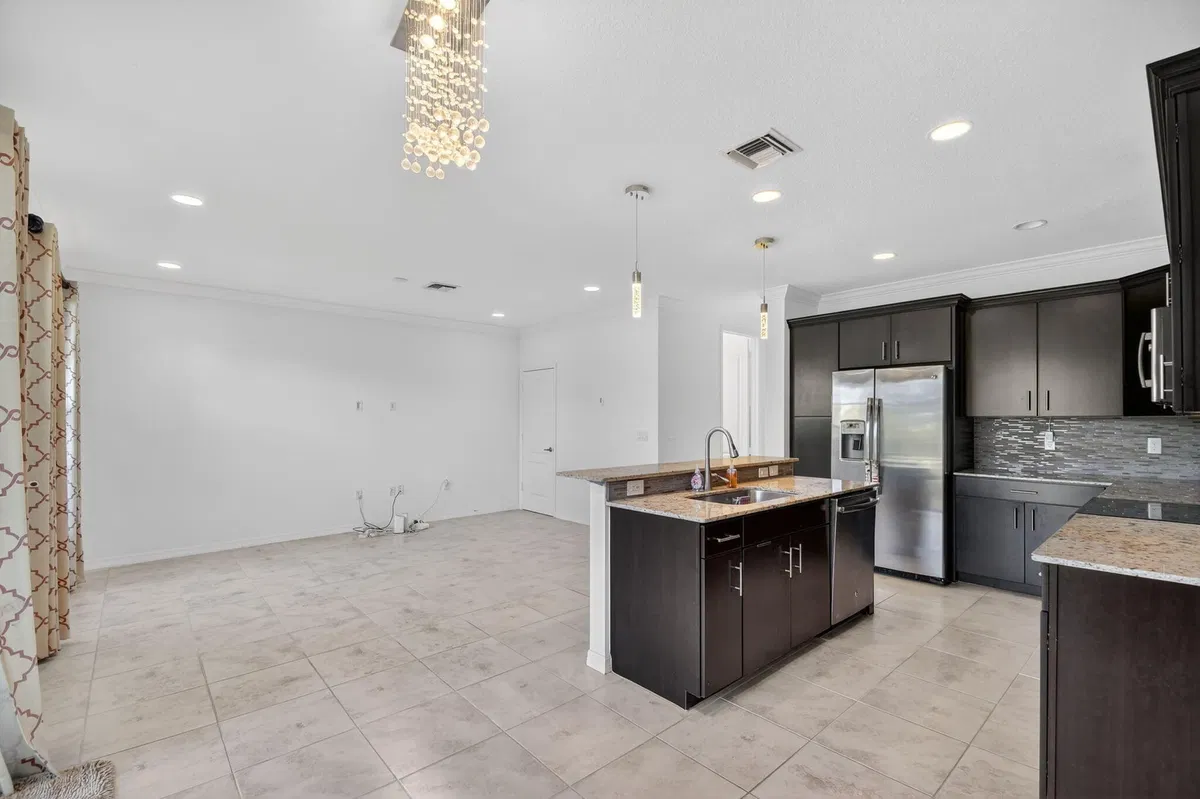 Residence photo 16