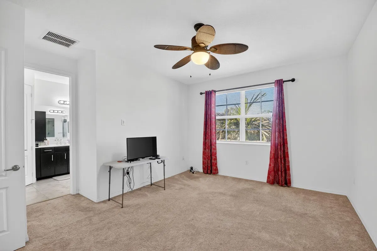 Residence photo 22