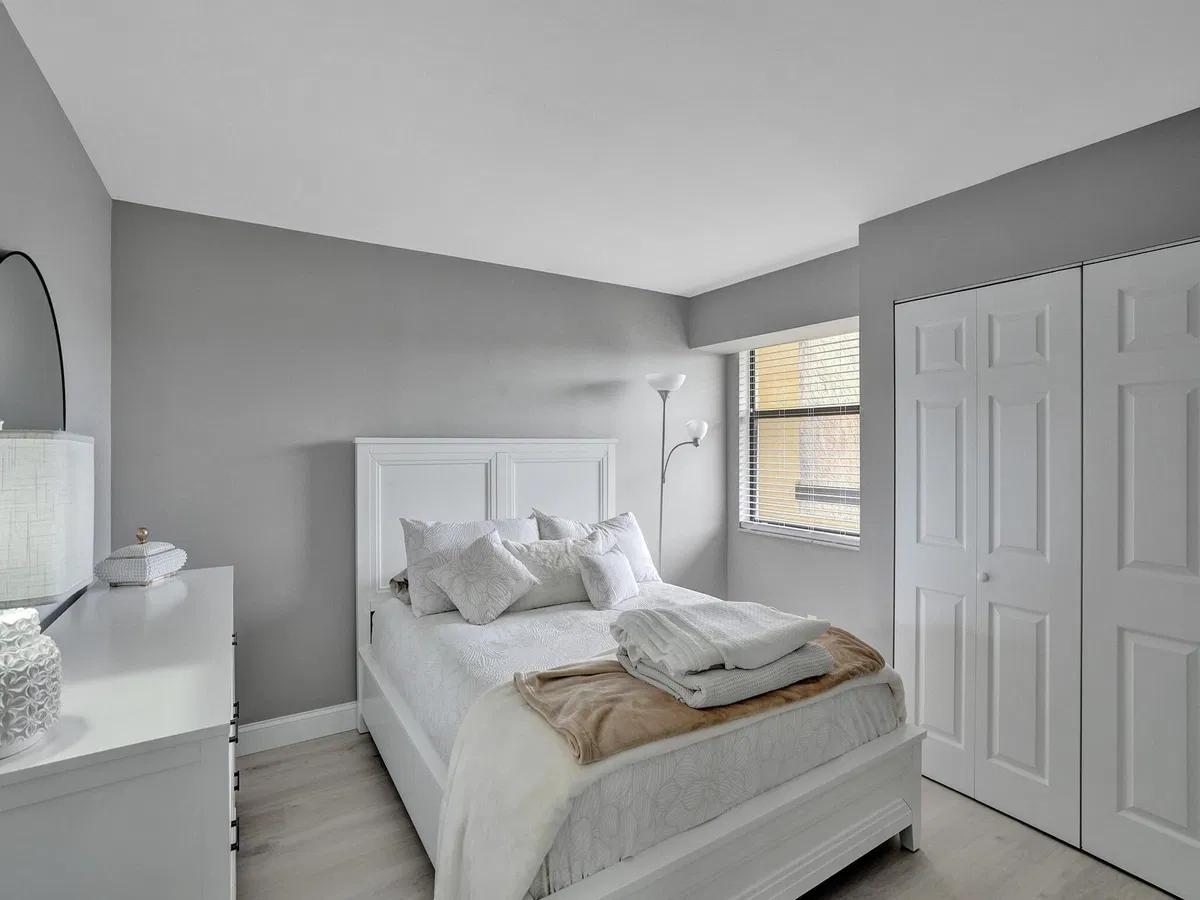 Unit 405 photo 28