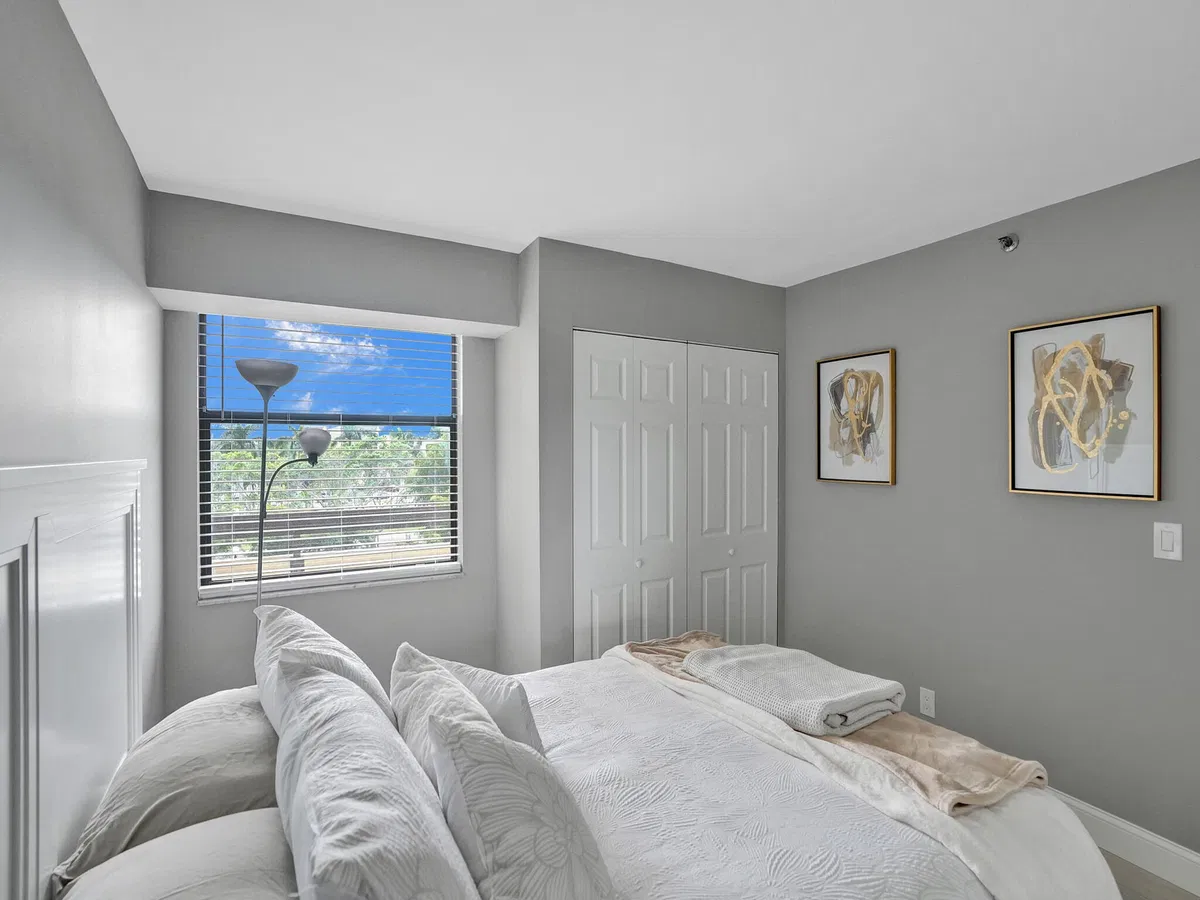 Unit 405 photo 31