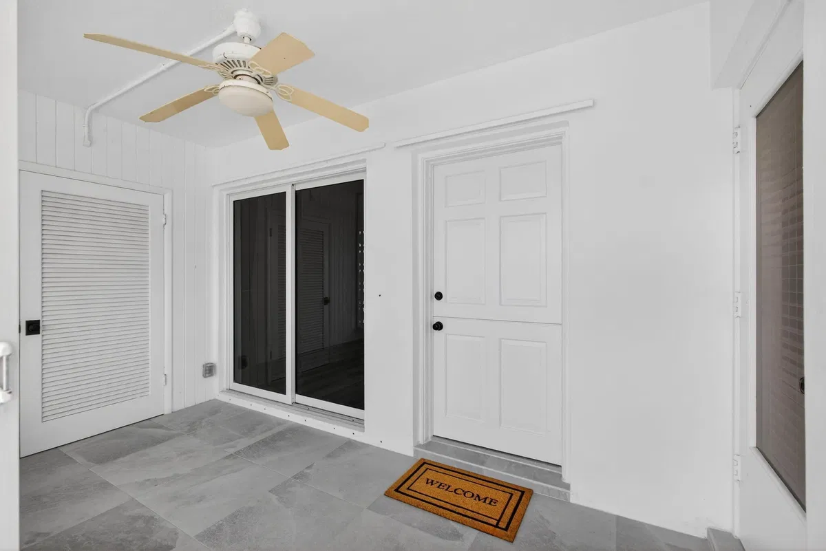 Unit 208 photo 16