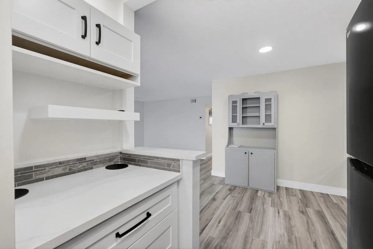 Unit 208 photo 22
