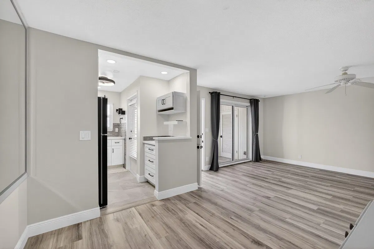 Unit 208 photo 31