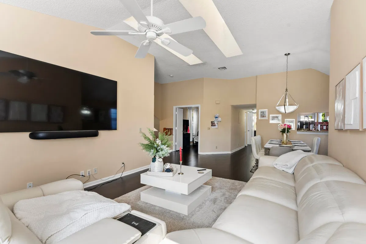 Unit 2031 photo 4